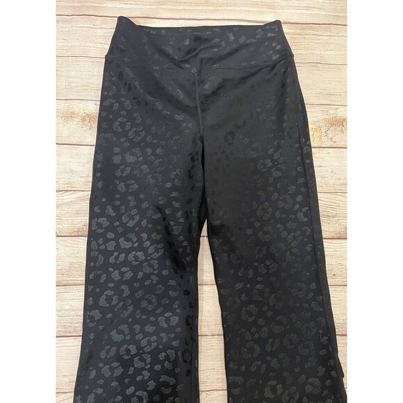 Skechers black leopard print flare leg stretch pull on pants Size Medium - Picture 2 of 5